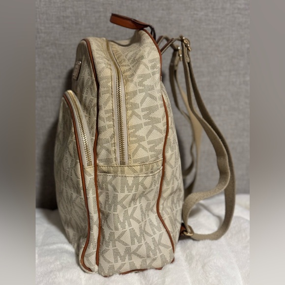 Michael Kors Monogram Jet Set Backpack - Picture 2 of 15